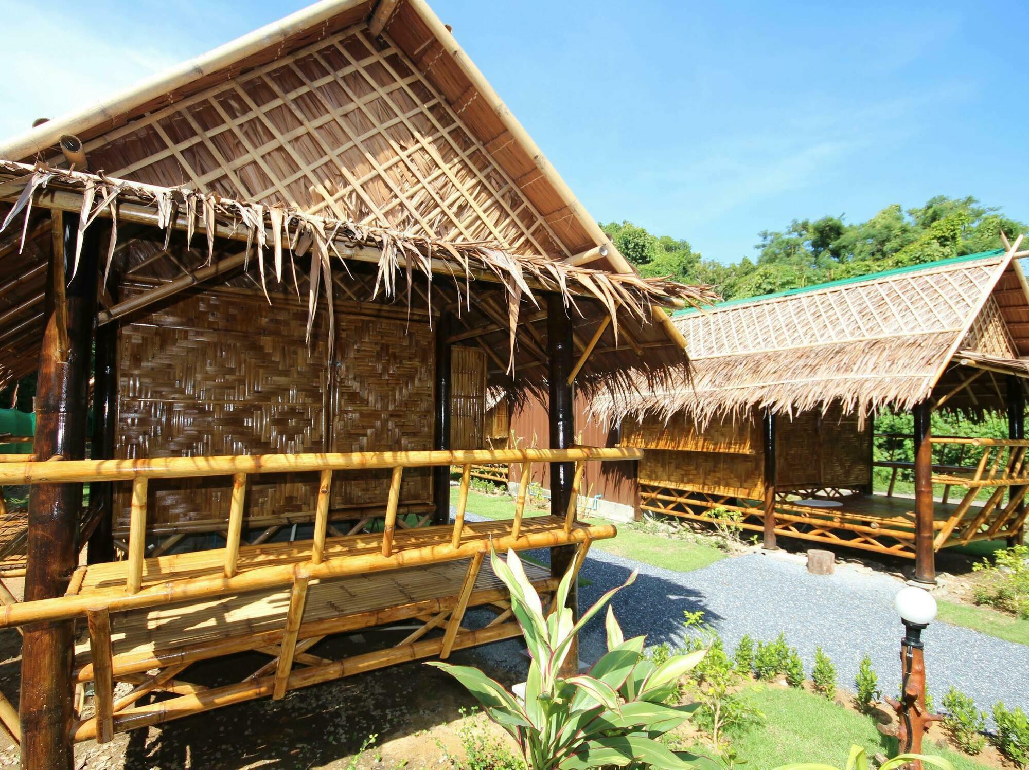 Phuhaya Bamboo Bungalows Ko Lanta Exterior foto